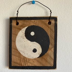 Brandy Melville Yin and Yan wooden wall decor